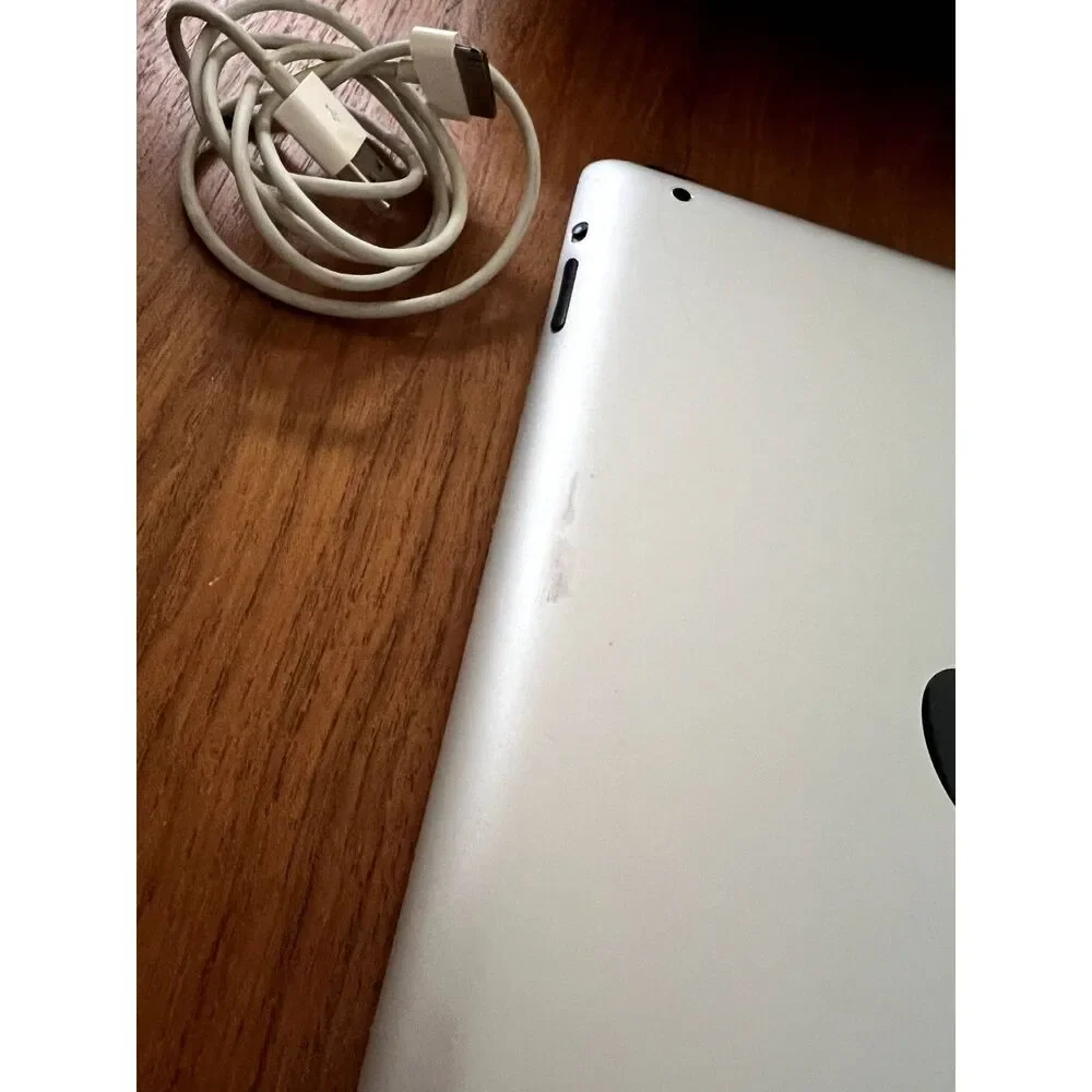 GUC iPad 2nd Generation with WiFi 9.7 Black/Silver with Magnetic Cover MC769LL/A